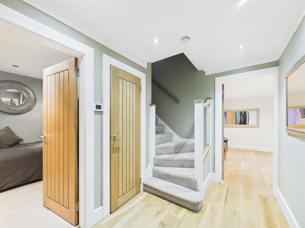 Property photo 3 of 39 Cam03604G0-Pr0188-Still016.Jpg