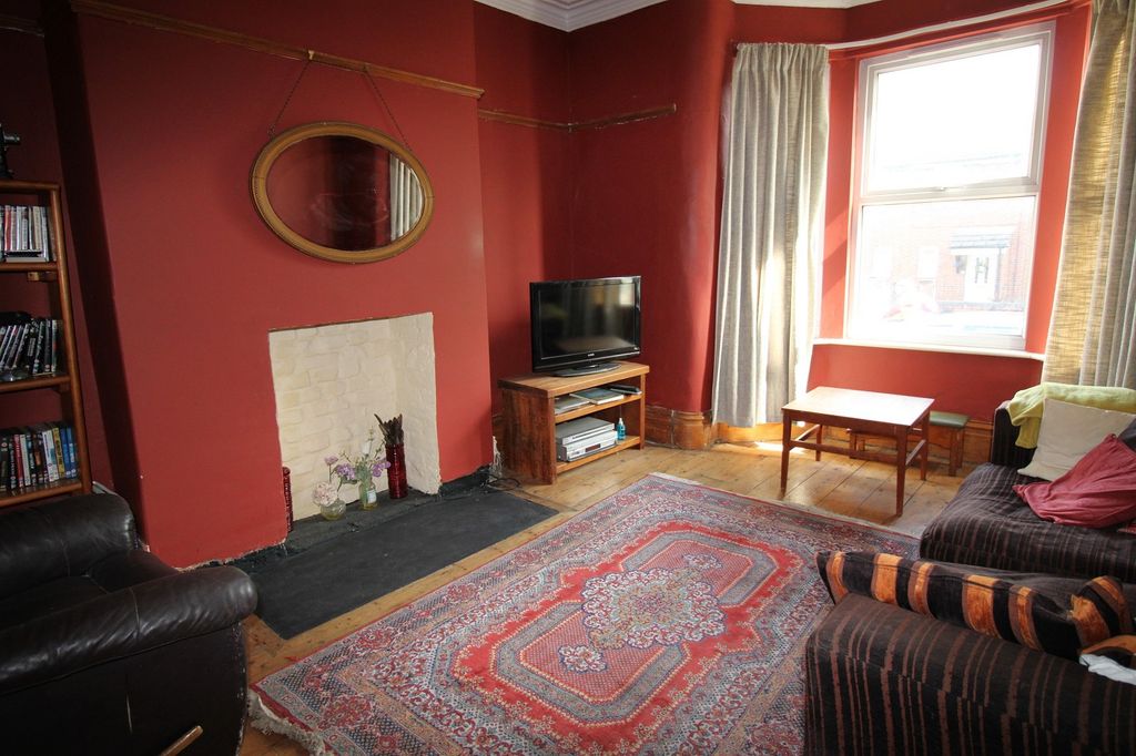 Property photo 3 of 11 Reception 1