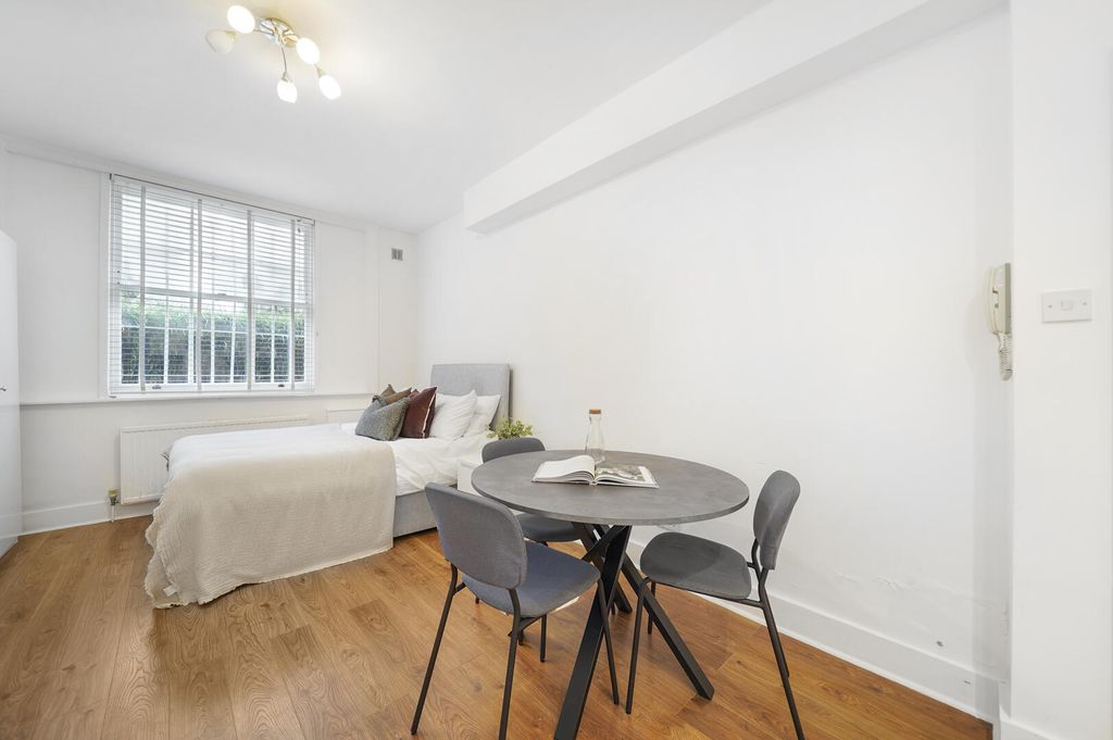 Property photo 3 of 14 Flat 4, 30 Pembridge Square - Lw4Ye6Yruyfvctl7H3Jw