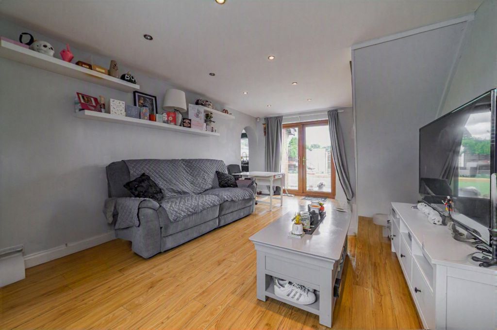 Property photo 3 of 13