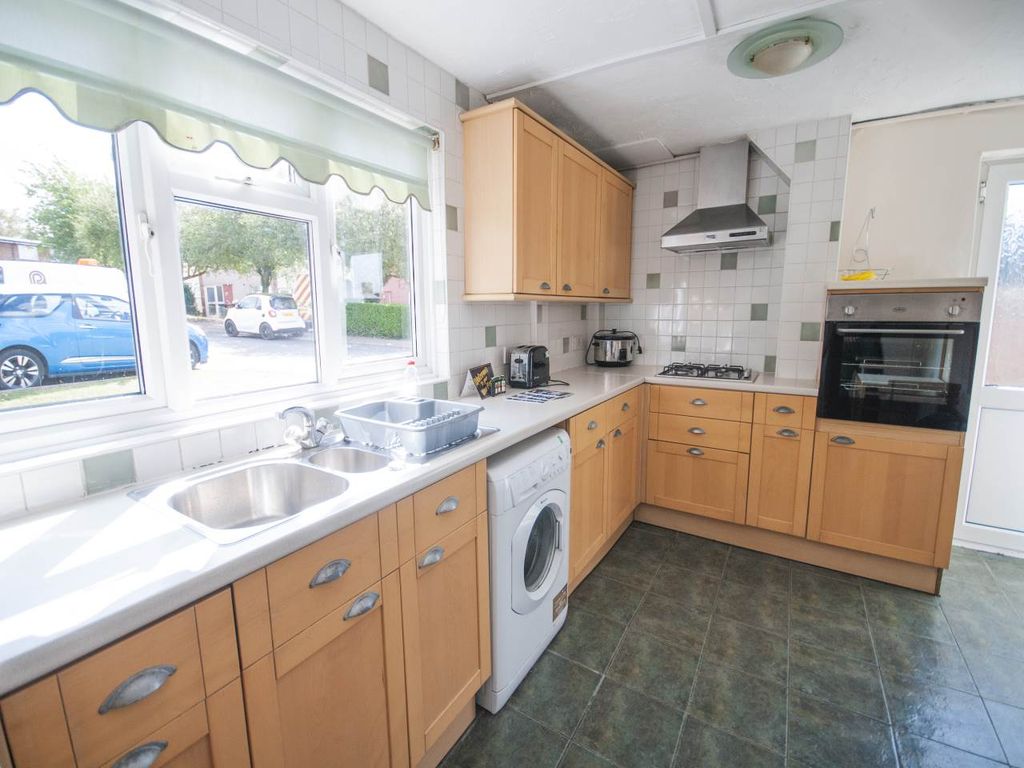 Property photo 3 of 8 Kitchen