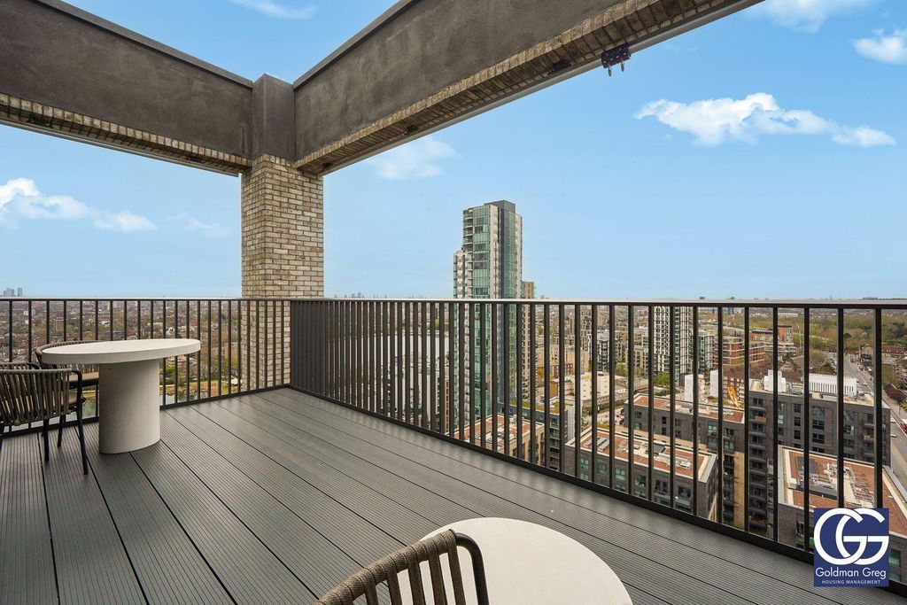 Property photo 2 of 28