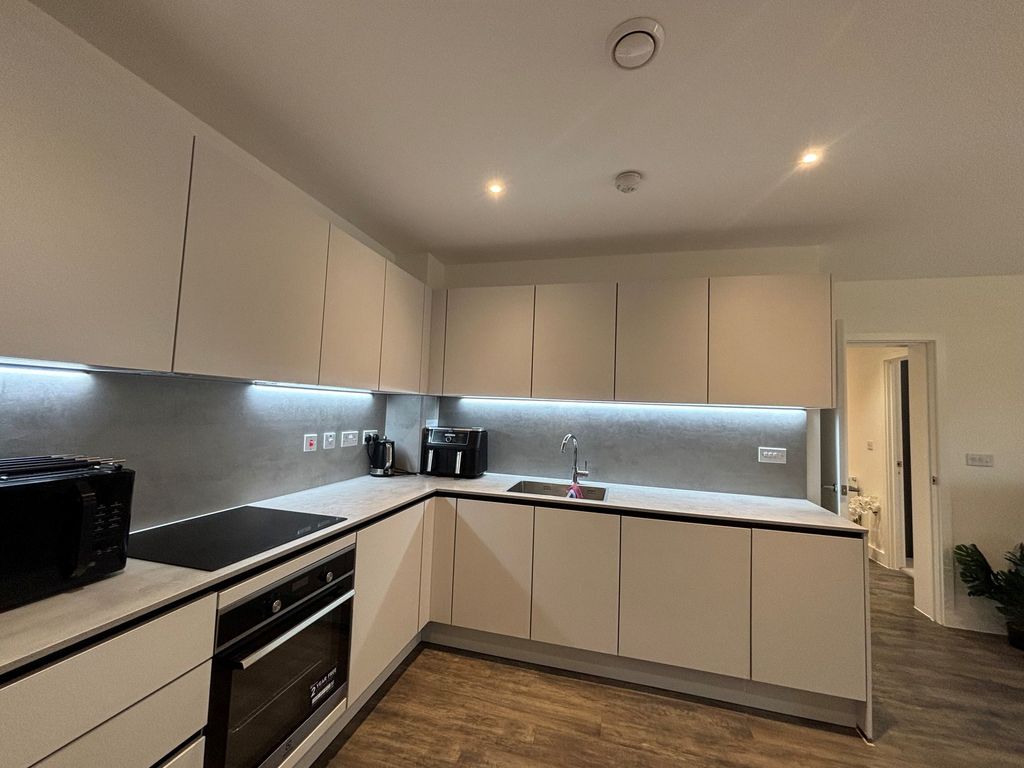 Property photo 1 of 10 Kitchen