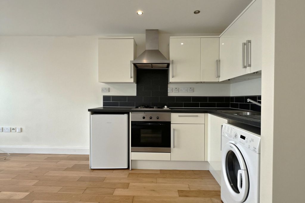 Property photo 2 of 15 Picture No. 35