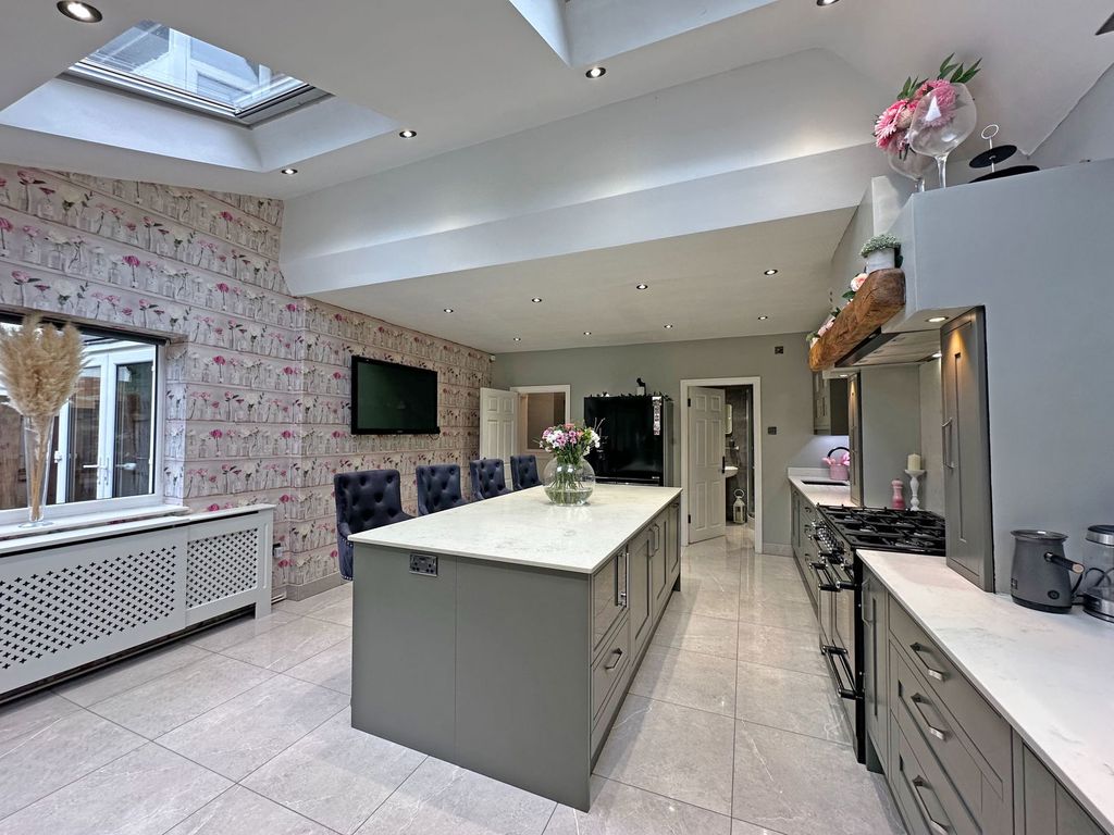 Property photo 3 of 46