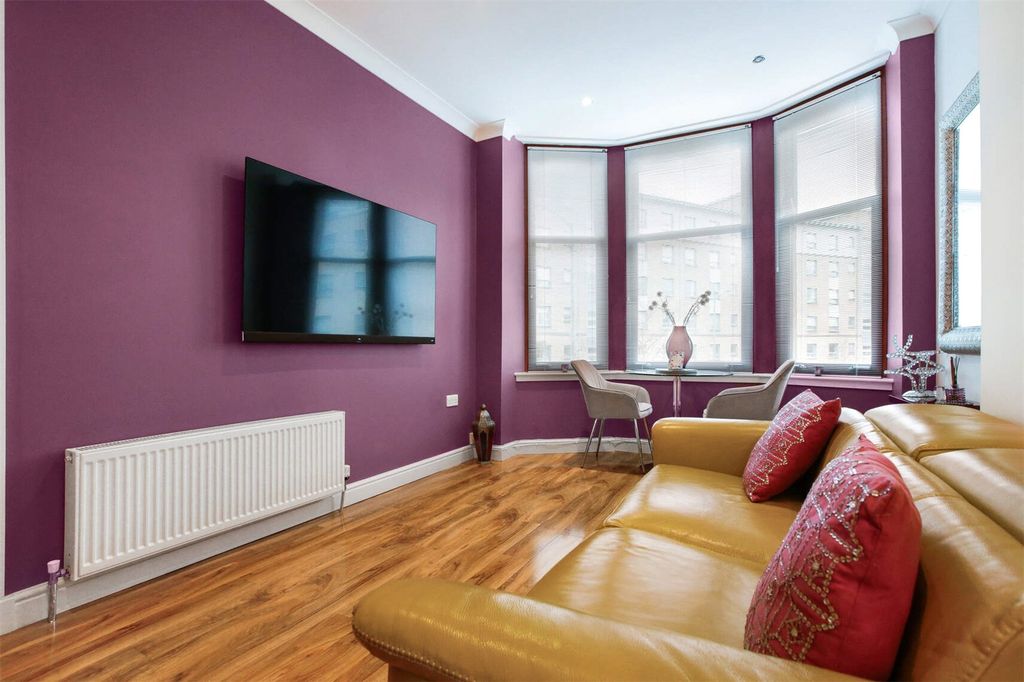 Property photo 3 of 15 Lounge