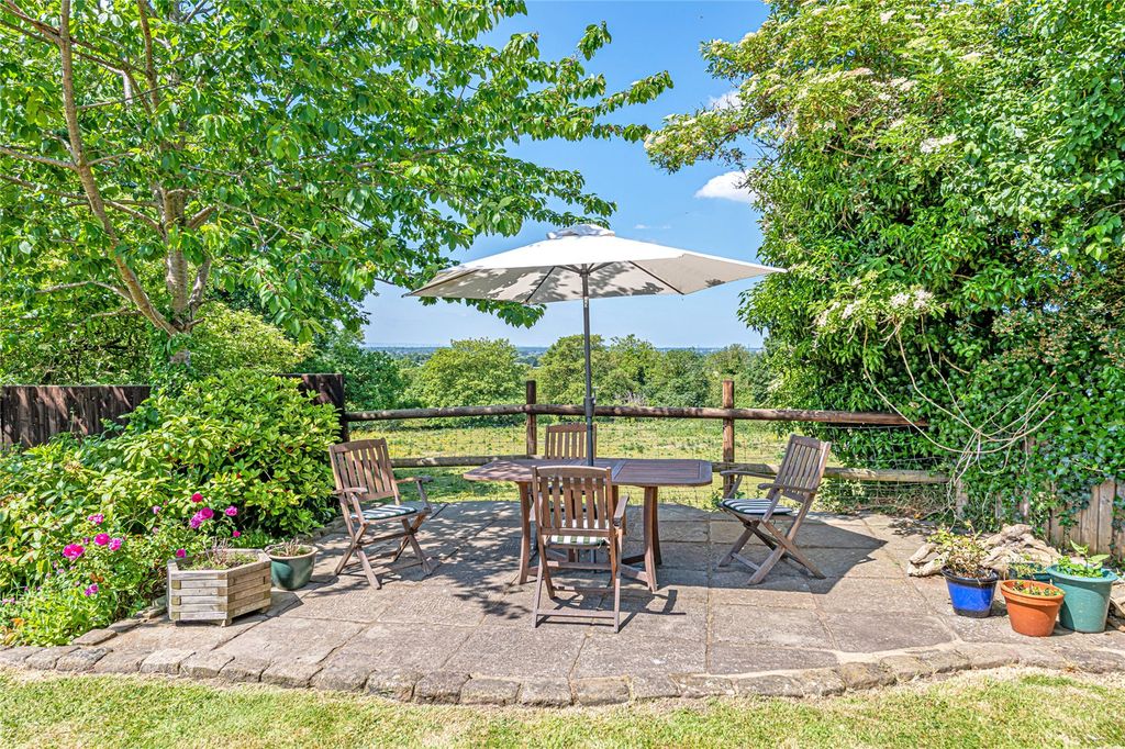 Property photo 2 of 27 Garden Seating