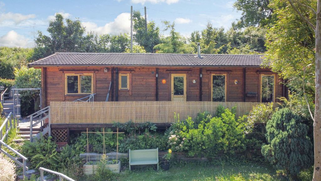 Property photo 3 of 43