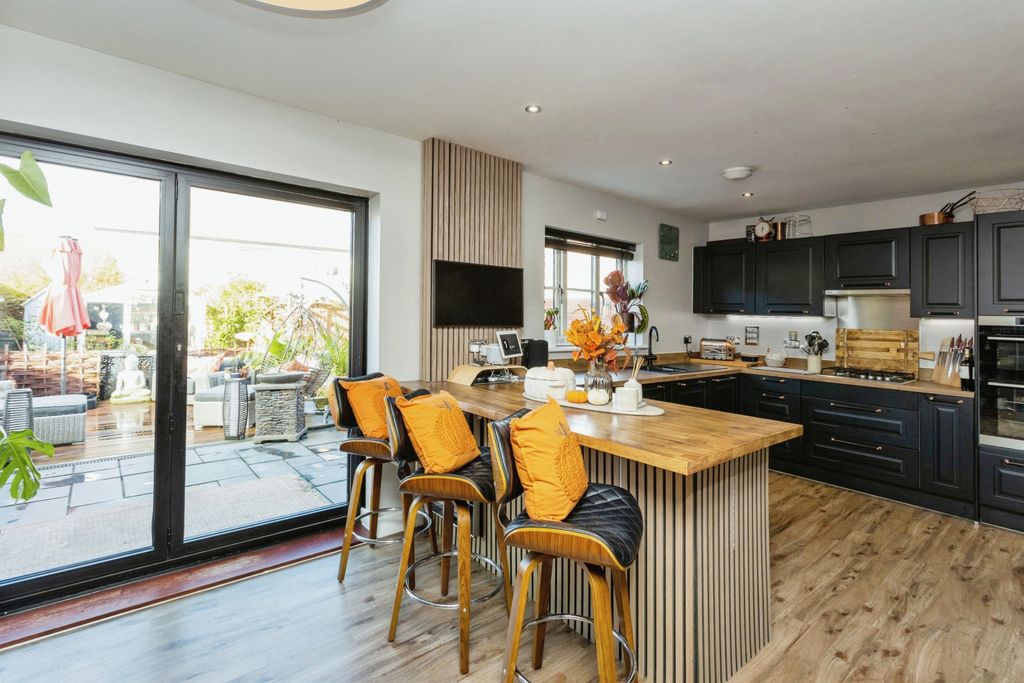 Property photo 3 of 37 Kitchen/Diner