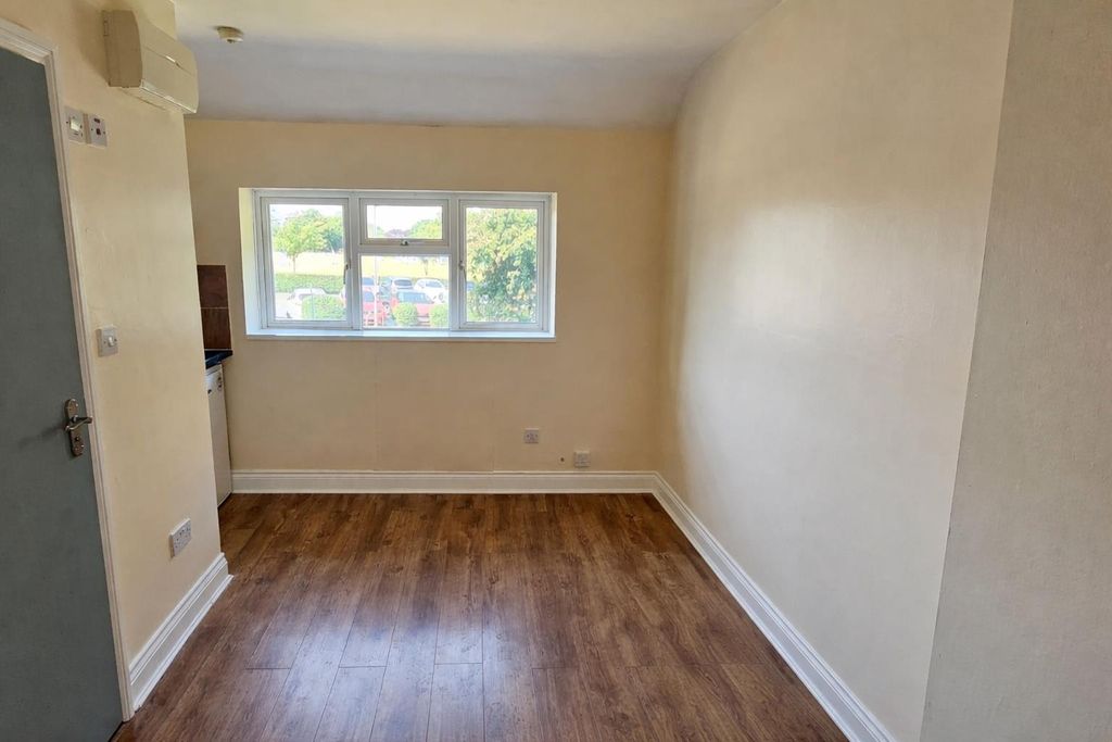 Property photo 3 of 5 Chatgpt Image Mar 6, 2026, 12_25_34 Pm.Png