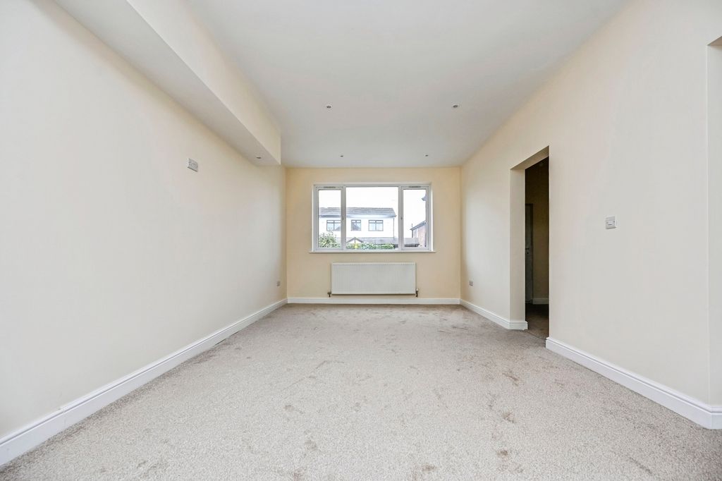Property photo 3 of 16 Photo