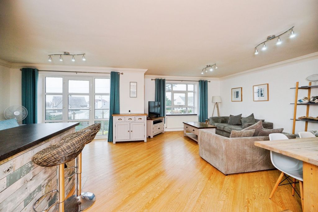 Property photo 3 of 19 Pbox-Img.Jpg