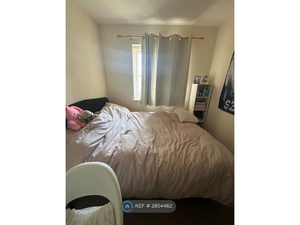 Property photo 1 of 4 Bedroom