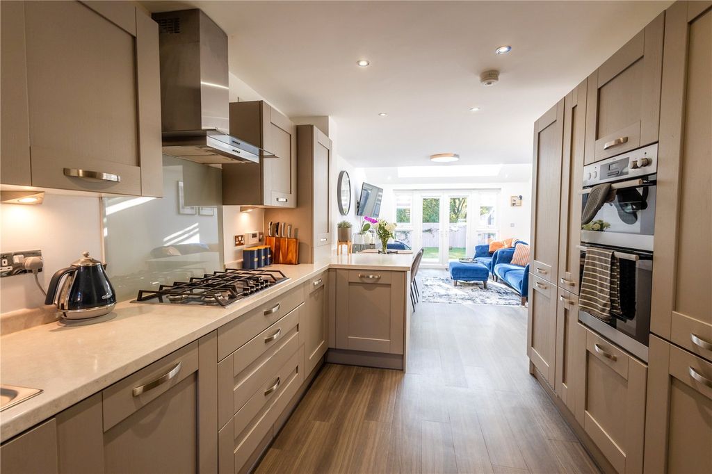 Property photo 2 of 33 Picture No. 07