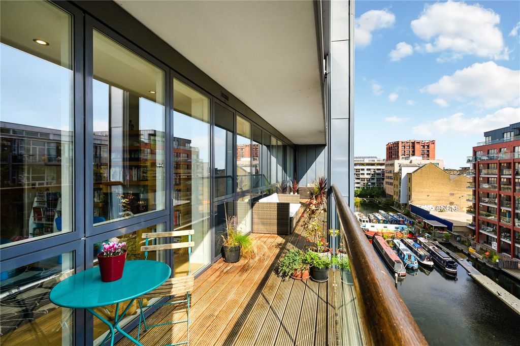 Property photo 1 of 13 Balcony