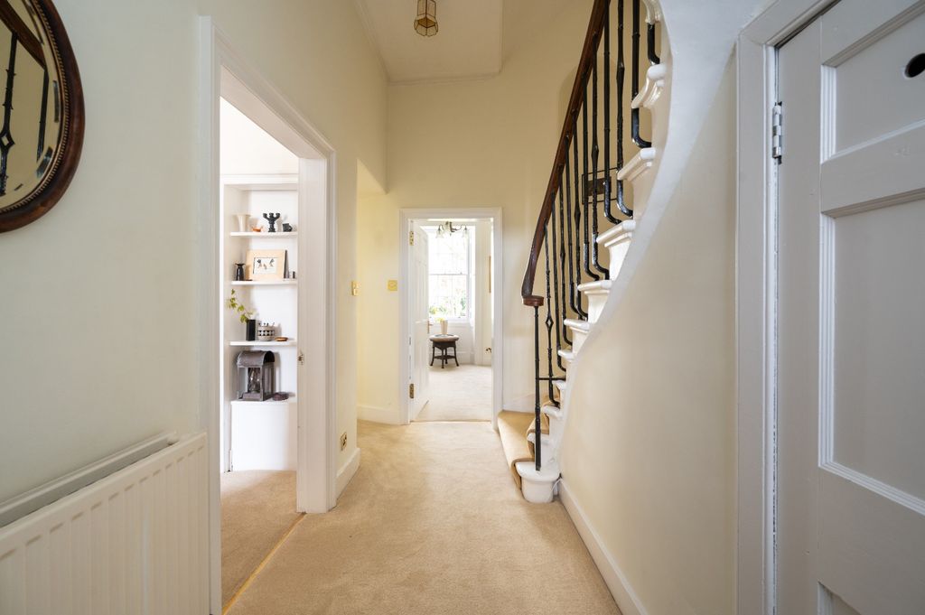 Property photo 3 of 36