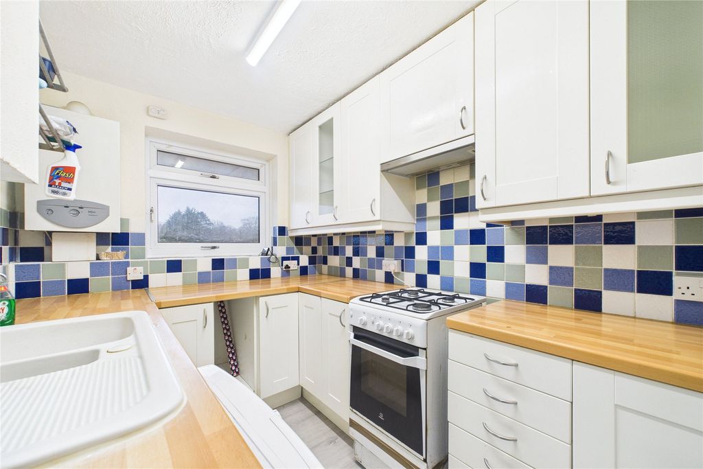 Property photo 2 of 5 Picture No. 11