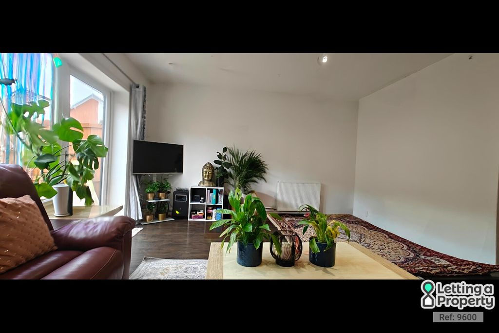 Property photo 2 of 27