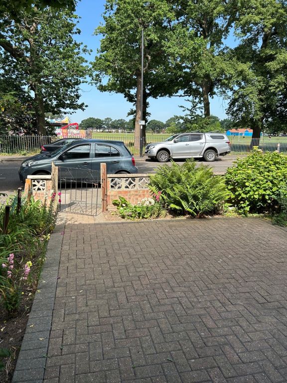 Property photo 3 of 17 Front Garden
