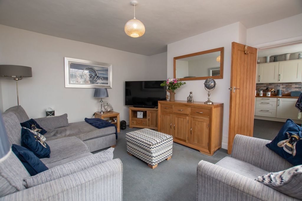 Property photo 3 of 34
