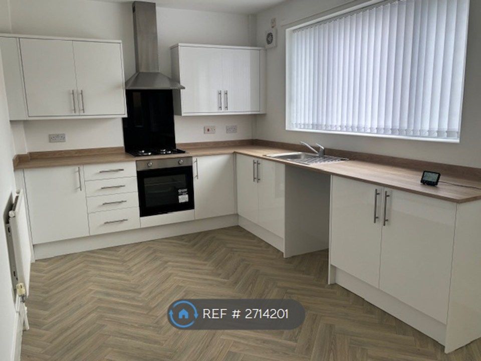 Property photo 2 of 9 Kitchen