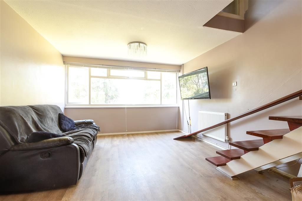 Property photo 1 of 11 Lounge