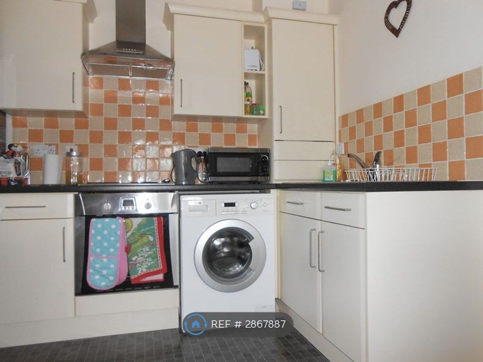 Property photo 2 of 8 Kitchen