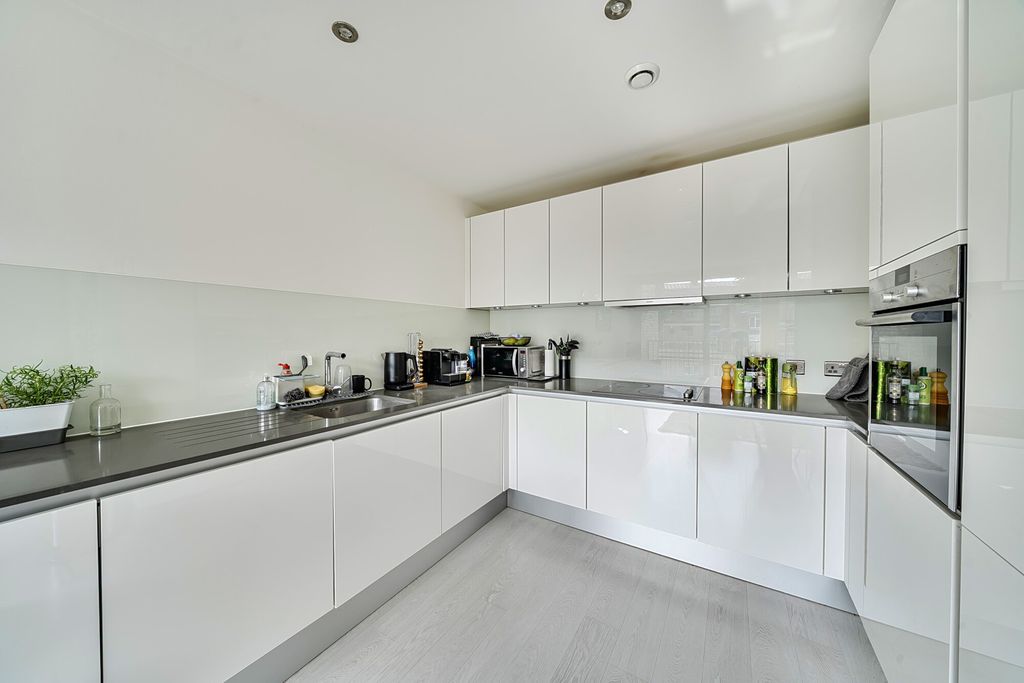 Property photo 3 of 14 Kitchen