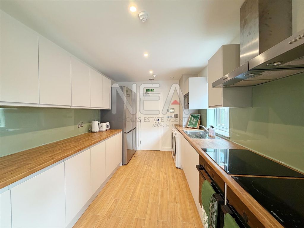 Property photo 3 of 9 Communal Kitchen (Reverse).Jpg