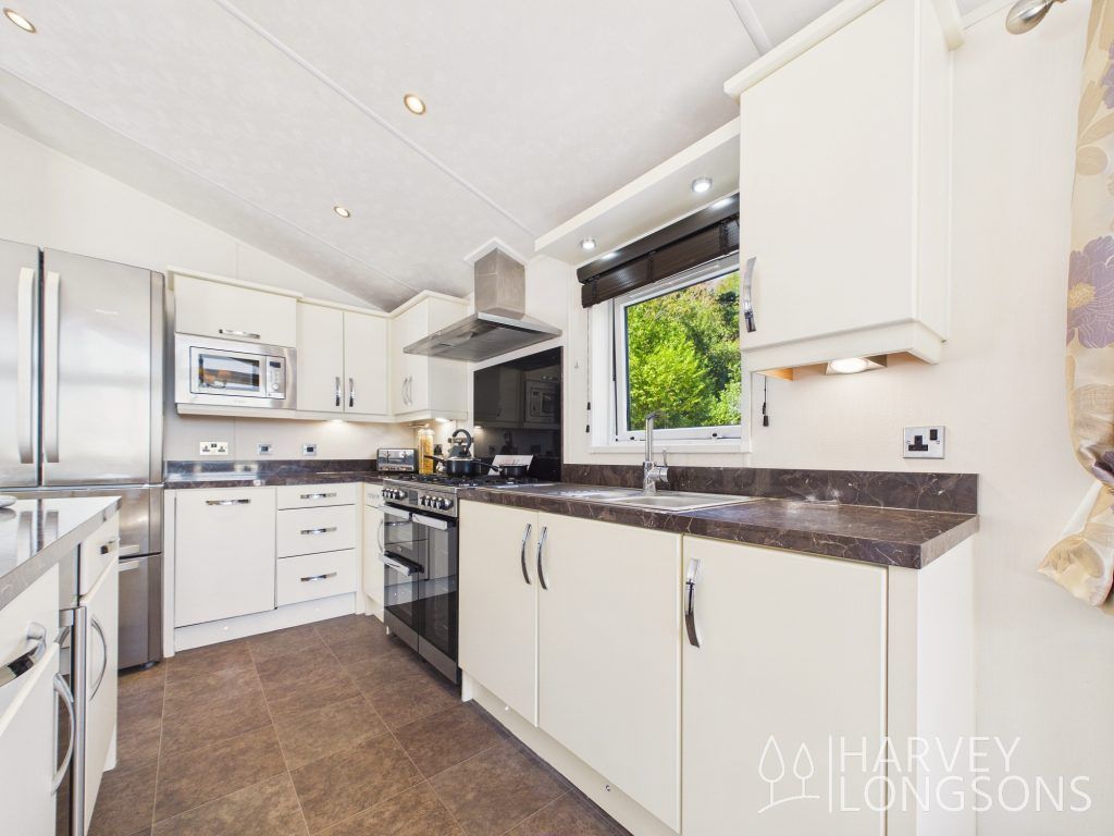 Property photo 3 of 17 Delta Canterbury Fitted Kitchen