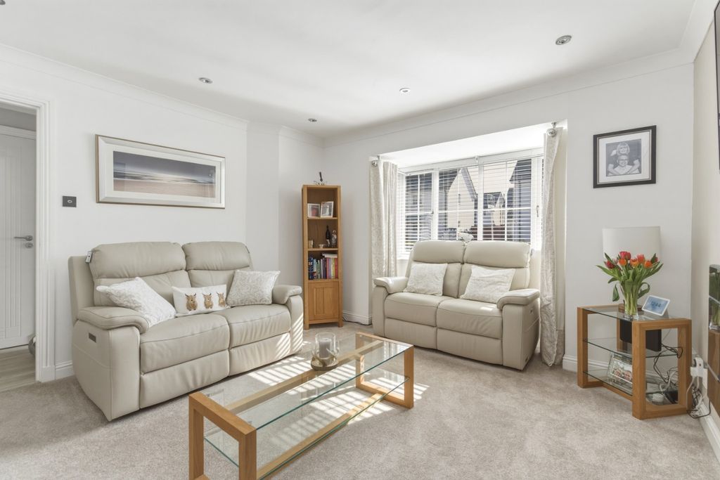 Property photo 2 of 33 4972886