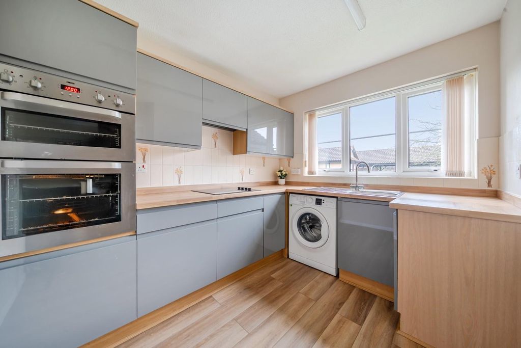 Property photo 3 of 21 1395719-10-695Fa70F21E61.Jpg