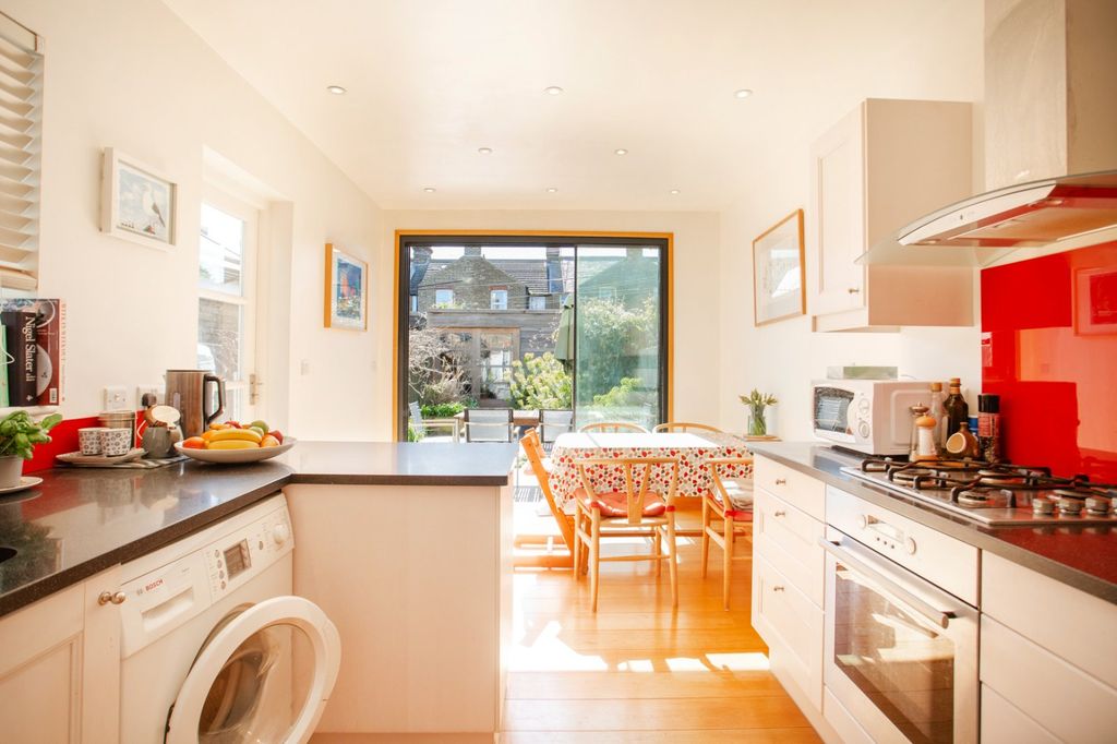 Property photo 3 of 17 Picture 3