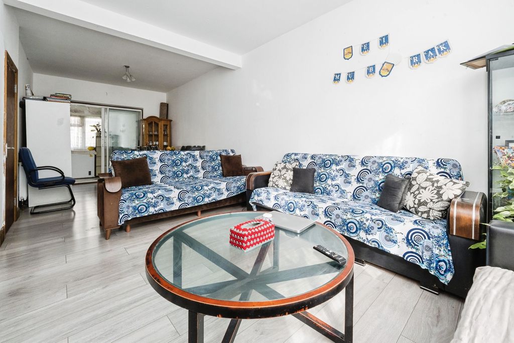 Property photo 3 of 19 Pbox-Img.Jpg