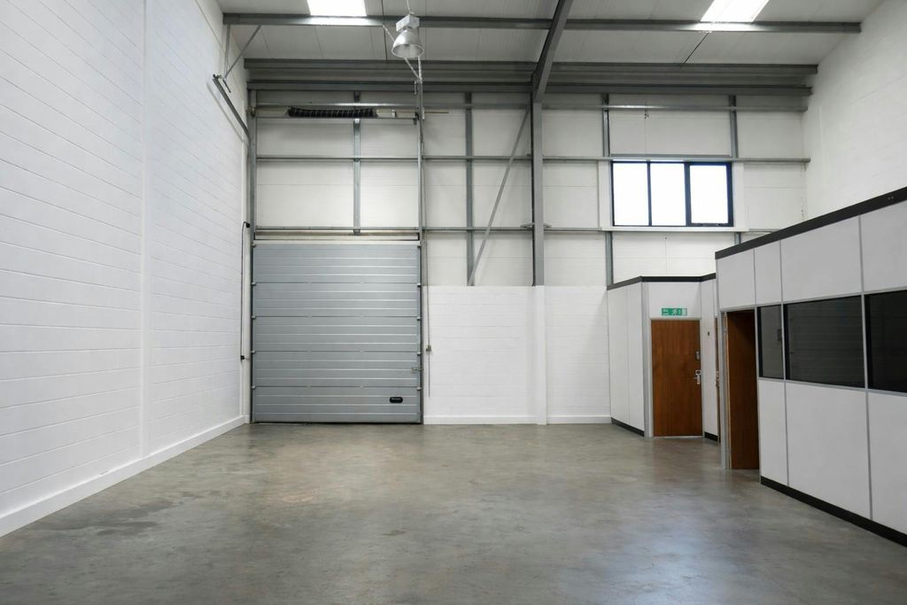 Property photo 2 of 6 Warehouse
