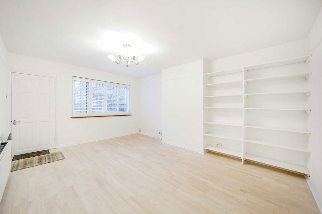 Property photo 2 of 8
