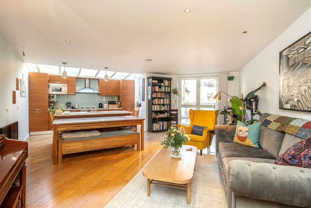 Property photo 3 of 8