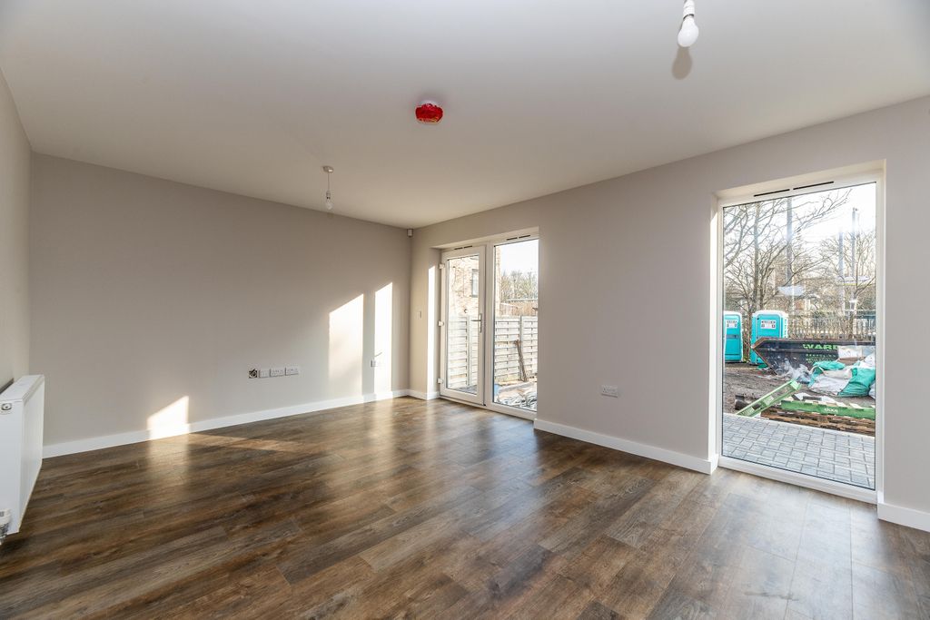 Property photo 2 of 12 Number 23