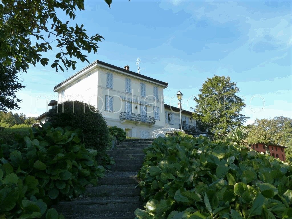 Property photo 1 of 28 Villa