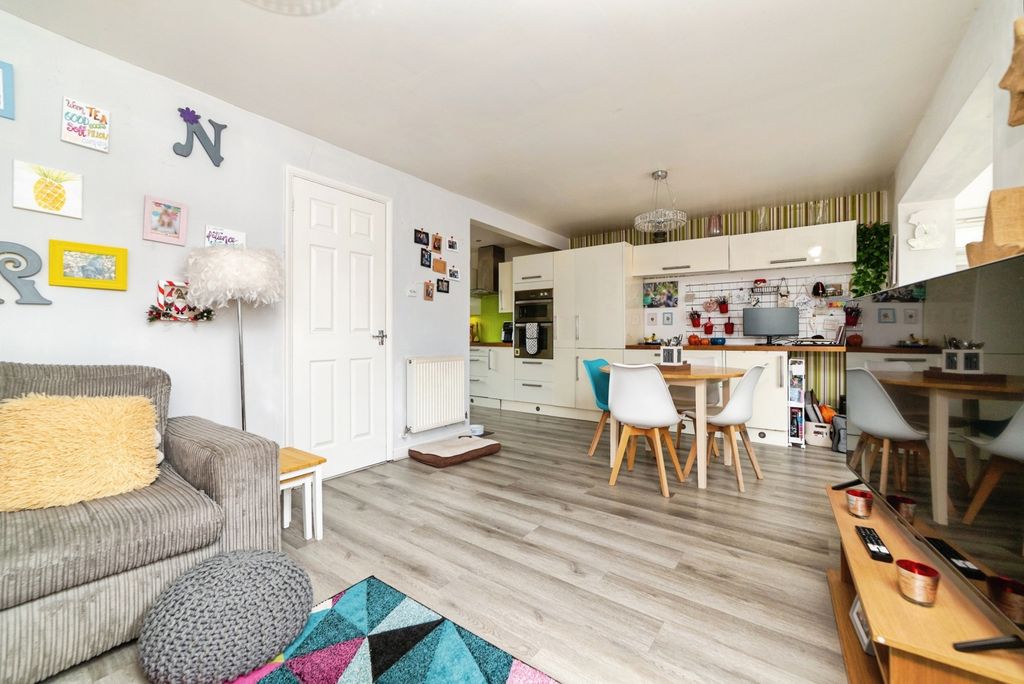 Property photo 3 of 19 Pbox-Img.Jpg