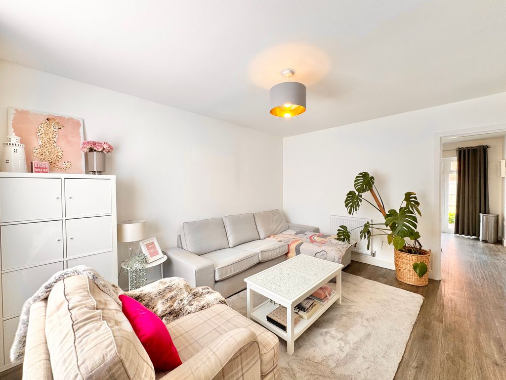 Property photo 3 of 16 Living Room