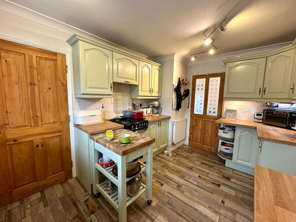 Property photo 3 of 28