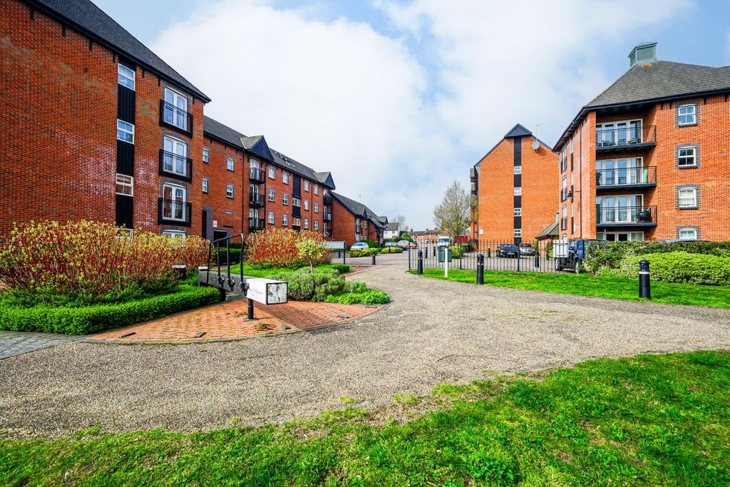 Additional image 14 of 2 bed flat for saleEast Dock, The Wharf, Linslade LU7