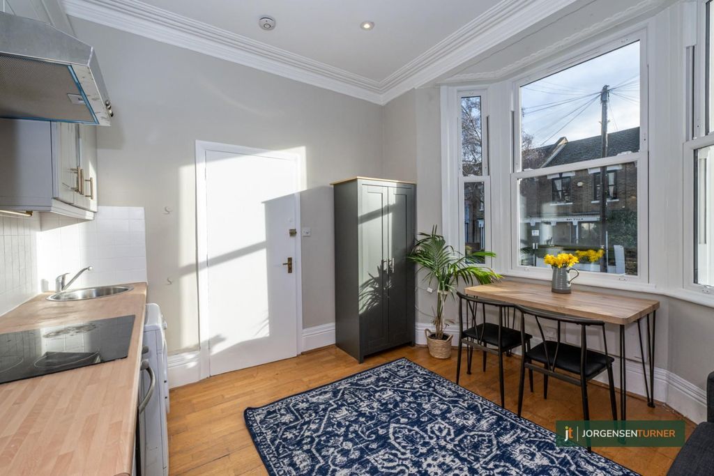 Property photo 3 of 12 Shakespeare Road 30B-005 Lr - Jt.Jpg