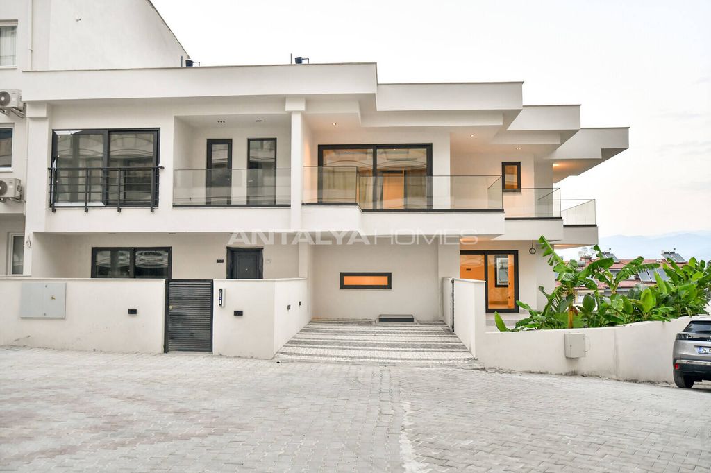 Property photo 1 of 33
