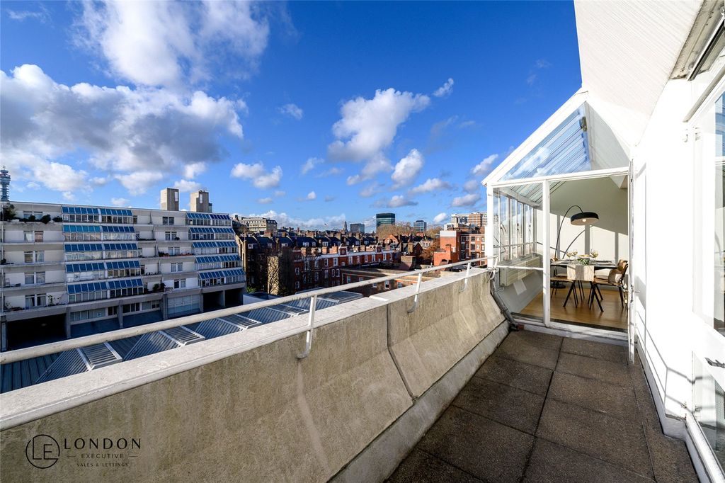 Property photo 3 of 21 Balcony