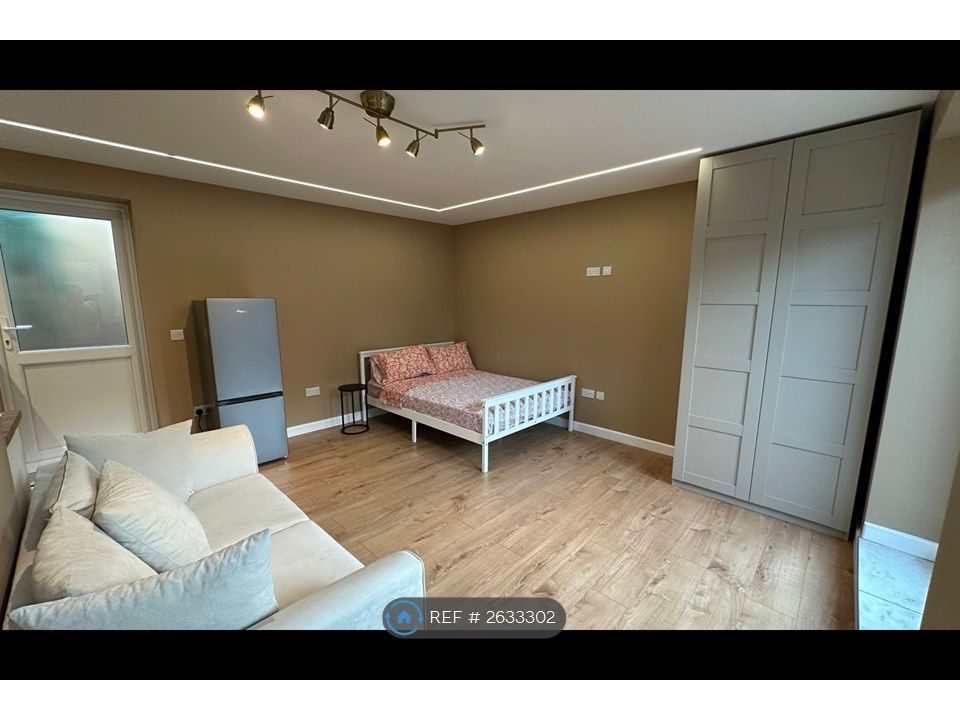 Property photo 1 of 6 Studio