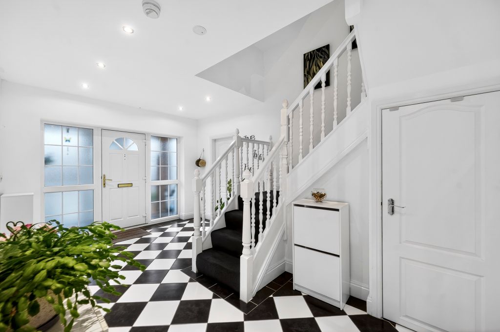 Property photo 3 of 24