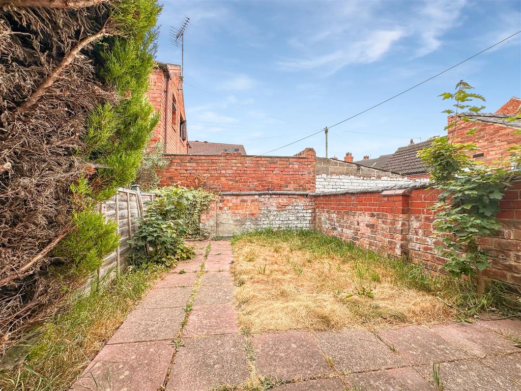 Property photo 3 of 15 Rear Garden 715