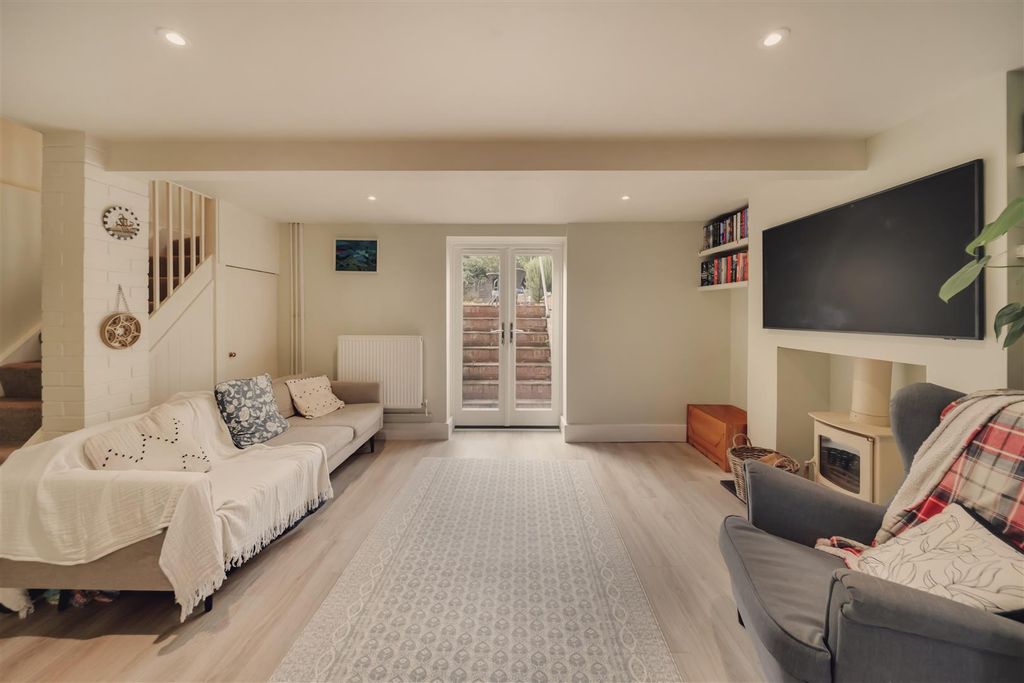 Property photo 3 of 15 73 Berners Street-37.Jpg